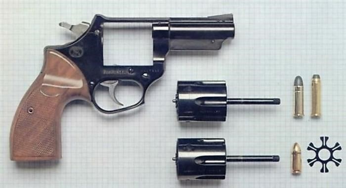 Револьвер против пистолета: преимущества и недостатки