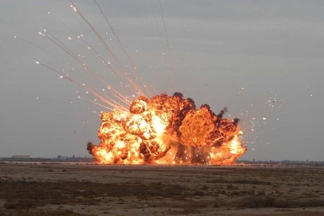 Гигантская фотовспышка от вакуумной бомбы